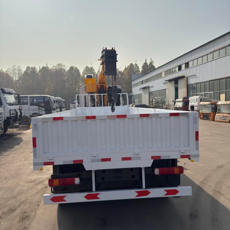 Remanufactured Crane Truck Howo Truck-Mounted Crane with XCMG 11-Ton Boom 2 Remanufactured Crane Truck Howo Truck-Mounted Crane with XCMG 11-Ton Boom - Image 2