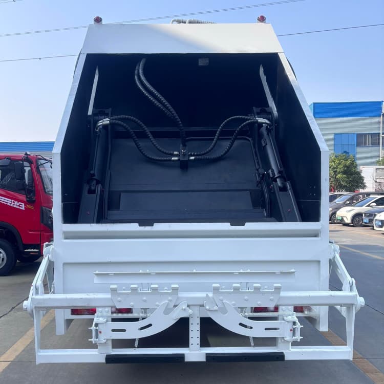 Remanufactured Garbage Truck Howo NX 8×4 4 Remanufactured Garbage Truck Howo NX 8×4 - Image 4