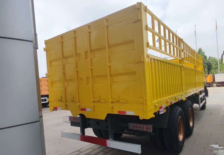 Reman Howo 7 Fence Cargo Truck 6×4 4 reman fence cargo truck | reman howo cargo truck | reman sinotruk 6×4 cargo truck