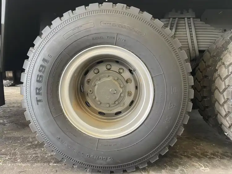 Reman Howo 400 6×4 Fence Cargo Truck 7 reman cargo truck for sale | reman sinotruk 6×4 fence truck