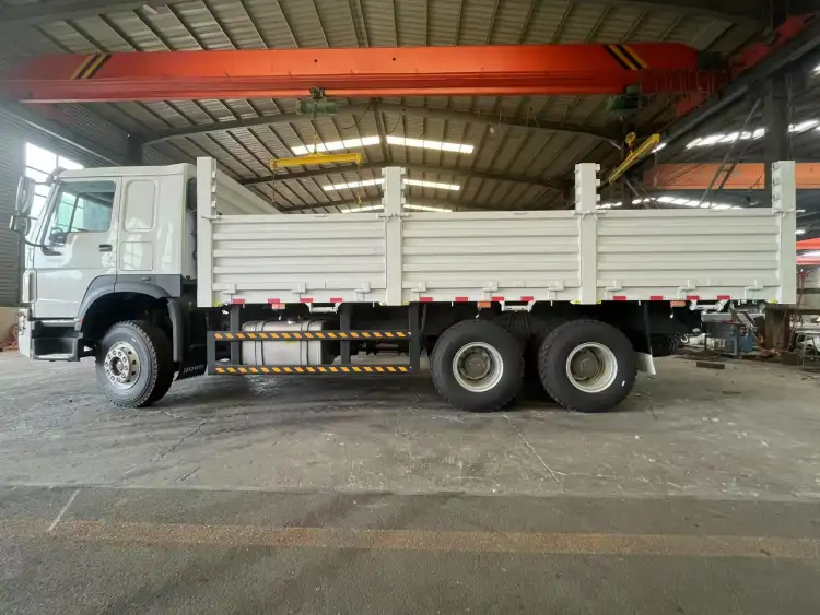 Reman Howo 400 6×4 Fence Cargo Truck 3 reman sinotruk cargo truck | reman howo 6×4 fence truck