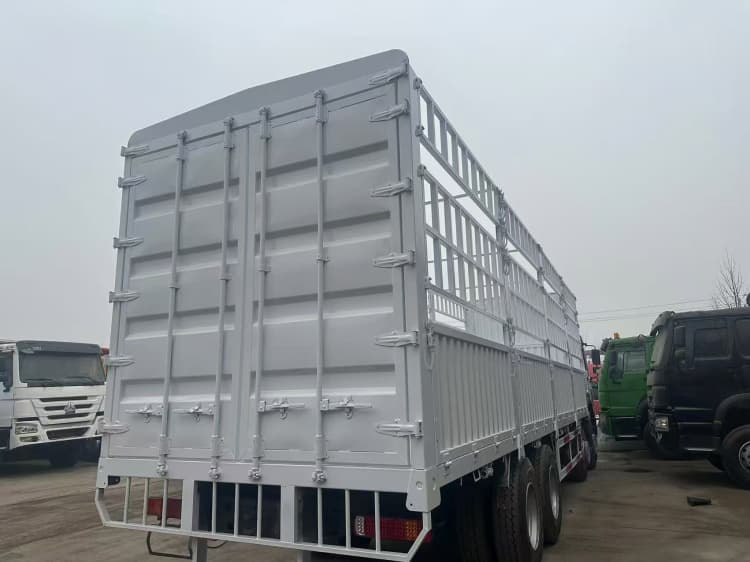 Reman Howo 8×4 Fence Cargo Truck 5 reman fence truck | reman howo fence truck | reman sinotruk 8×4 fence truck