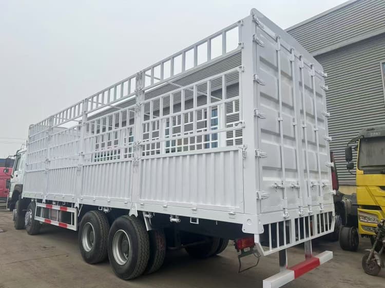 Reman Howo 8×4 Fence Cargo Truck 4 reman fence truck | reman howo fence truck | reman sinotruk 8×4 fence truck