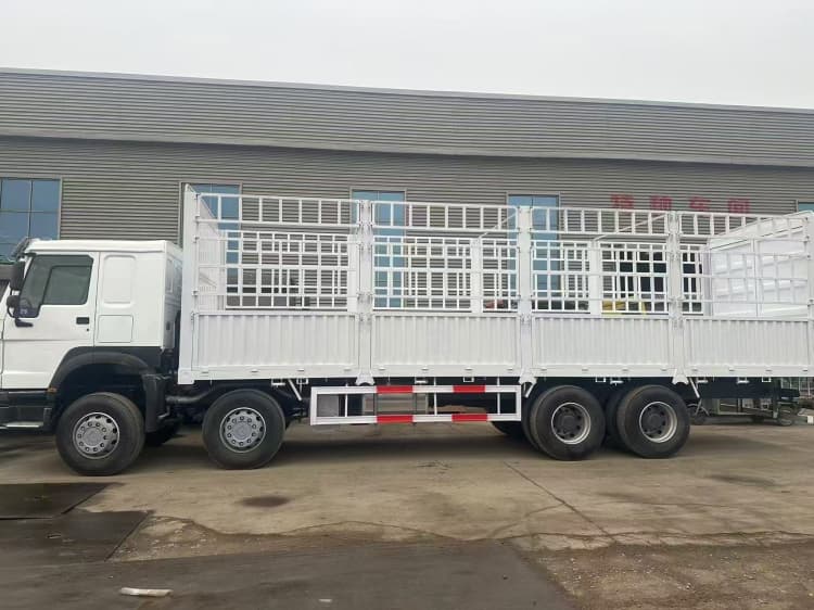 Reman Howo 8×4 Fence Cargo Truck 3 reman sinotruk fence truck | reman howo 8×4 fence truck