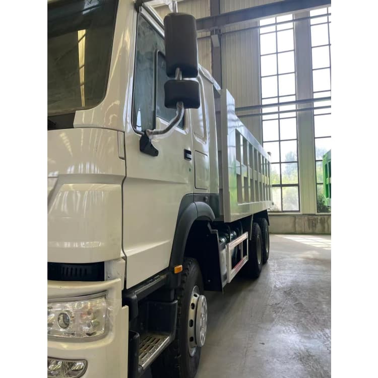 Certified Reman Heavy Duty Trucks Complete Buyer’s Guide to Purchasing 2 The Complete Buyer’s Guide to Purchasing Certified Reman Heavy Duty Trucks?
